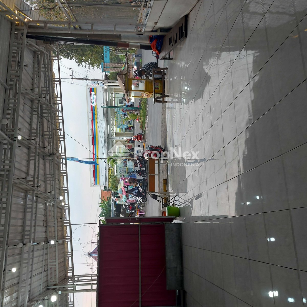 Batu Mulia Driyorejo Gresik area padat penduduk — foto 6