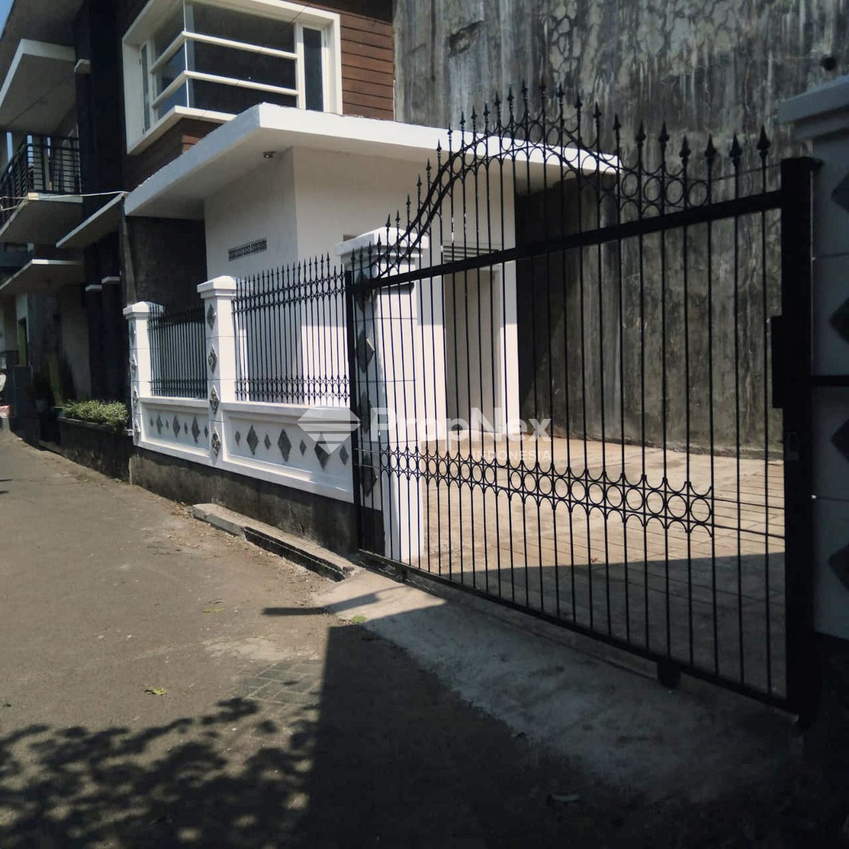 Gedung 4 Lantai Pandaan Rumah Walet