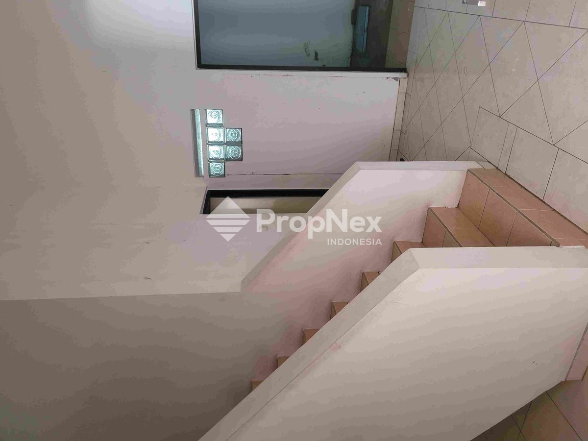 Ruko 3 Lantai Puncak Permai Square 0 Jalan Raya Puncak Permai 3 — foto 15