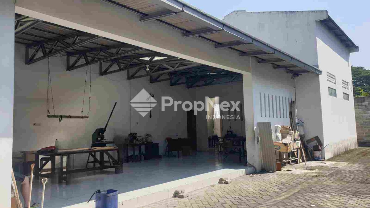 BANGUNAN KOMERSIAL Kuwung Magersari Mojokerto