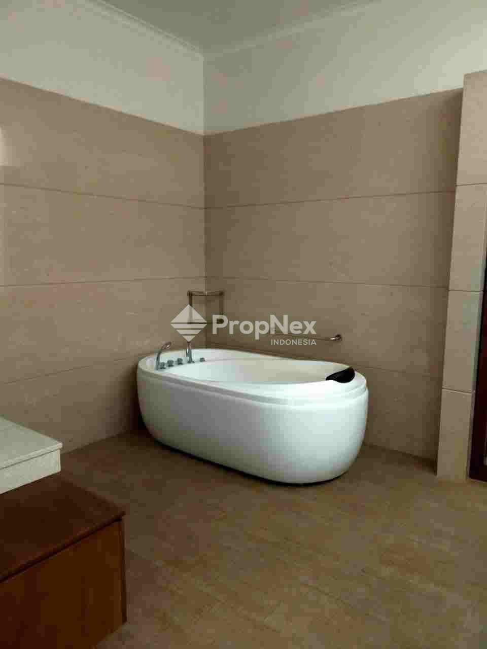Rumah Phoenix Merah Jarang Ada — foto 2