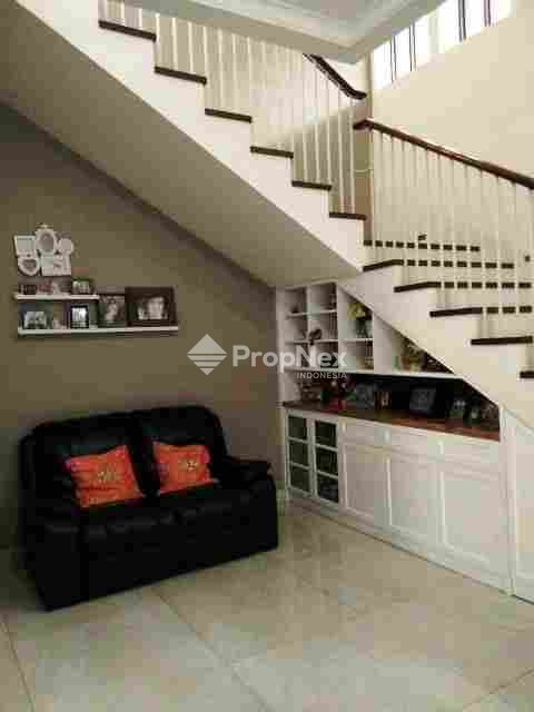 Rumah Phoenix Merah Jarang Ada — foto 3
