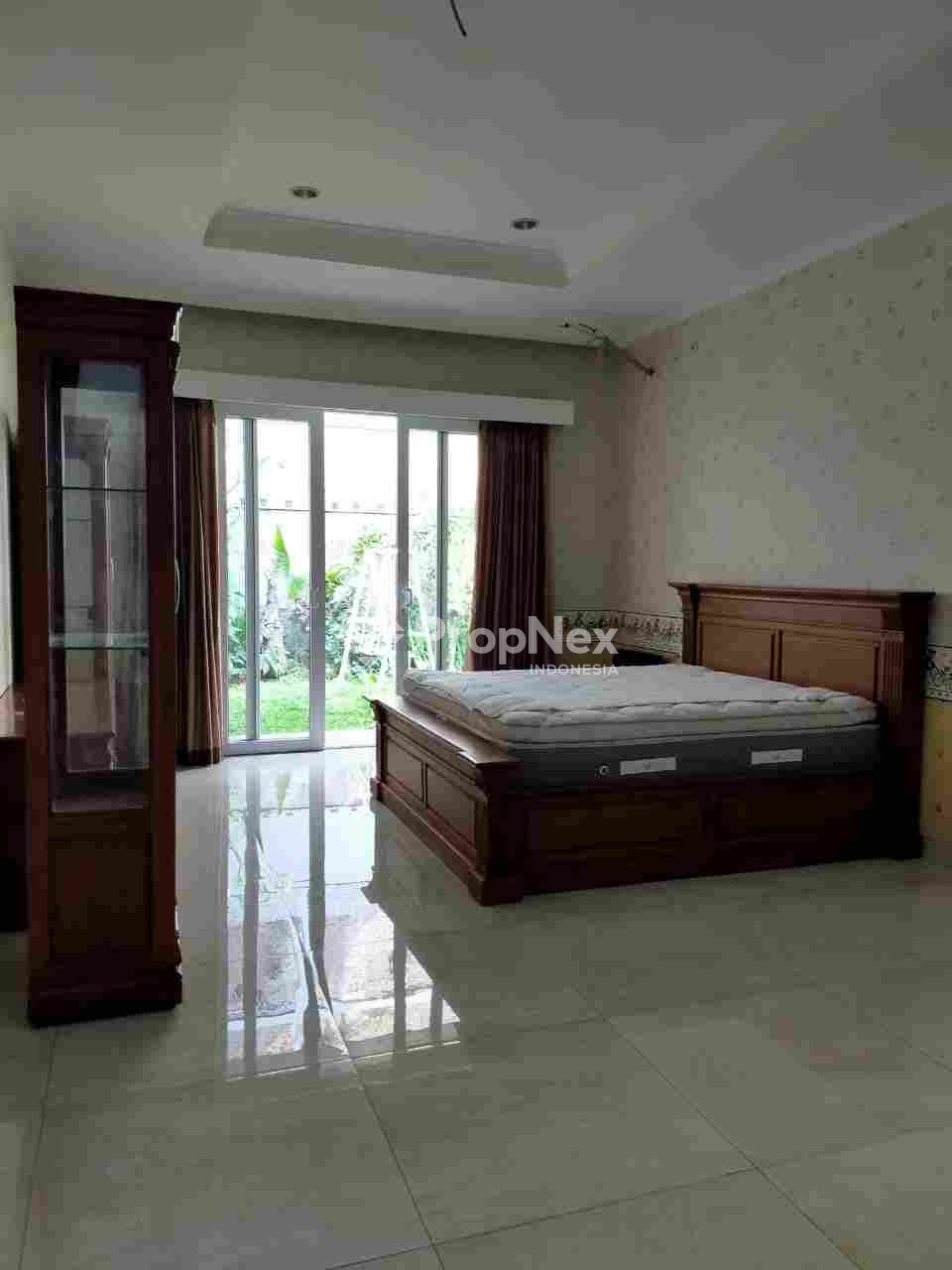 Rumah Phoenix Merah Jarang Ada — foto 4