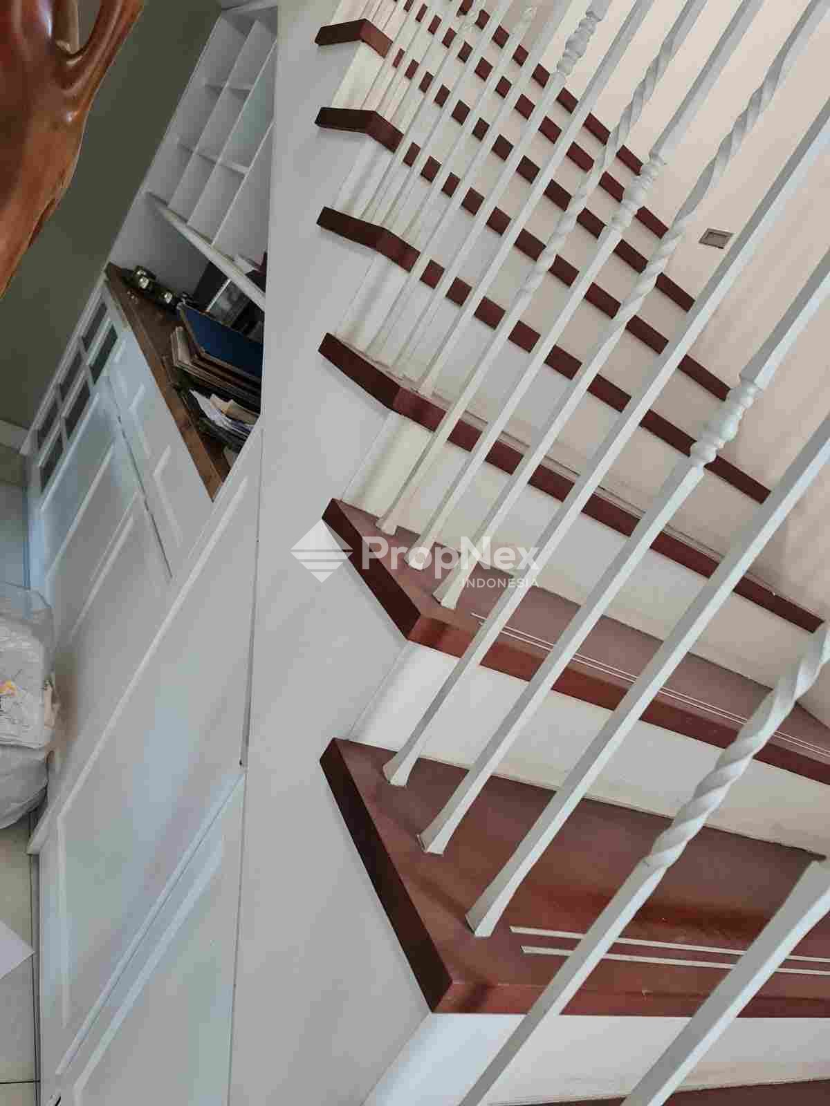Rumah Phoenix Merah Jarang Ada — foto 5
