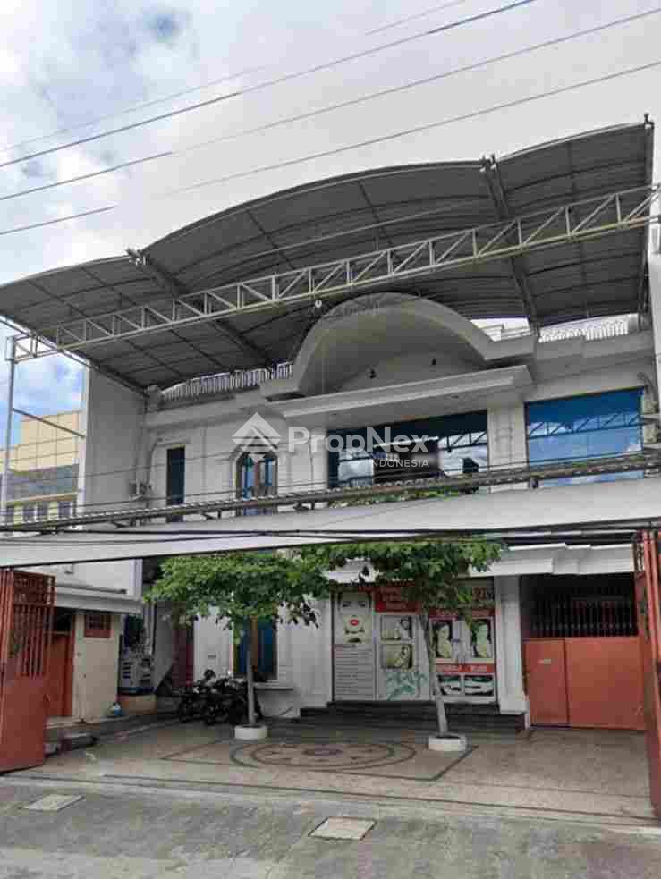 Rumah Tengah Kota Surabaya