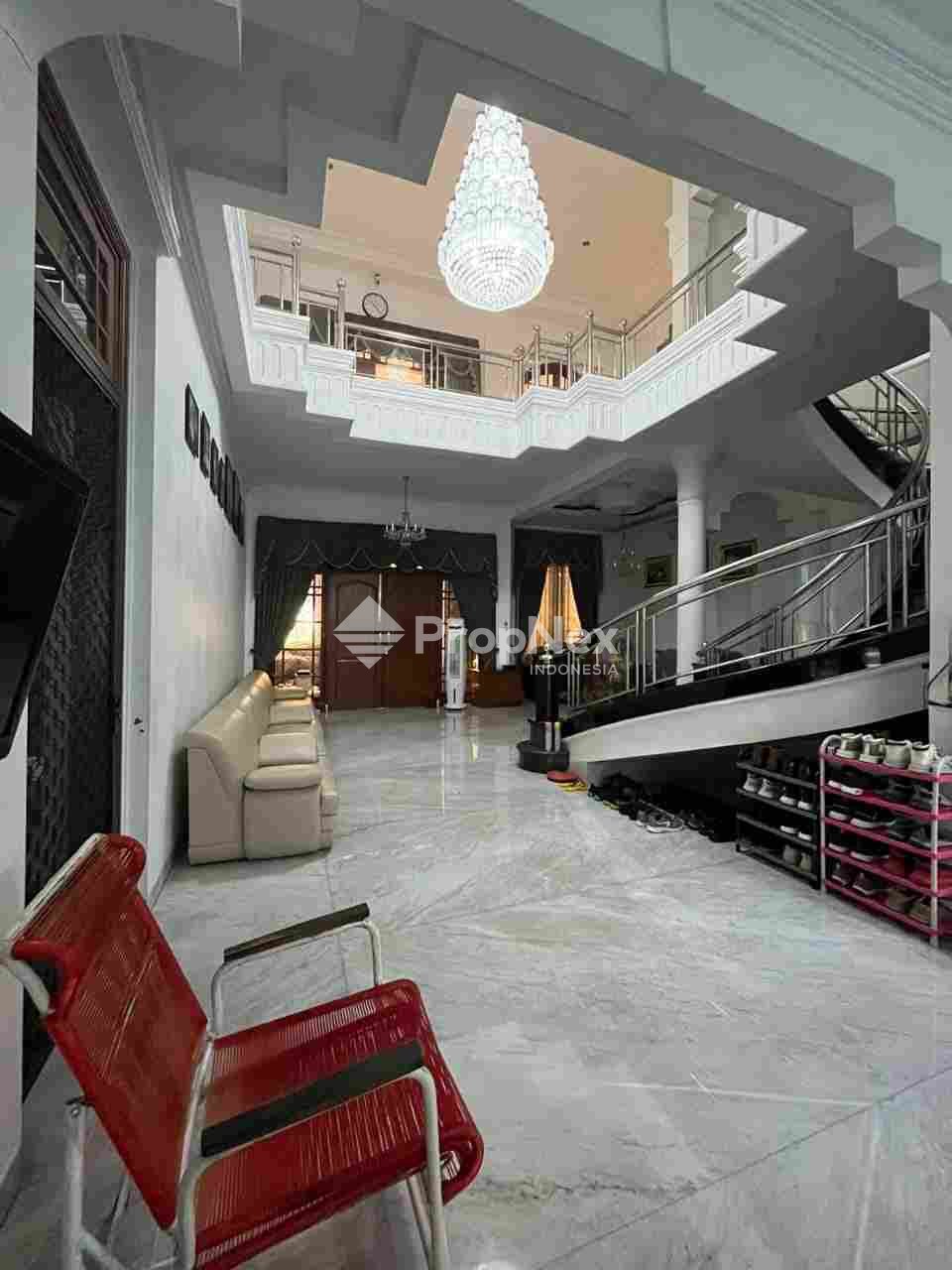 Rumah Tengah Kota Surabaya — foto 2