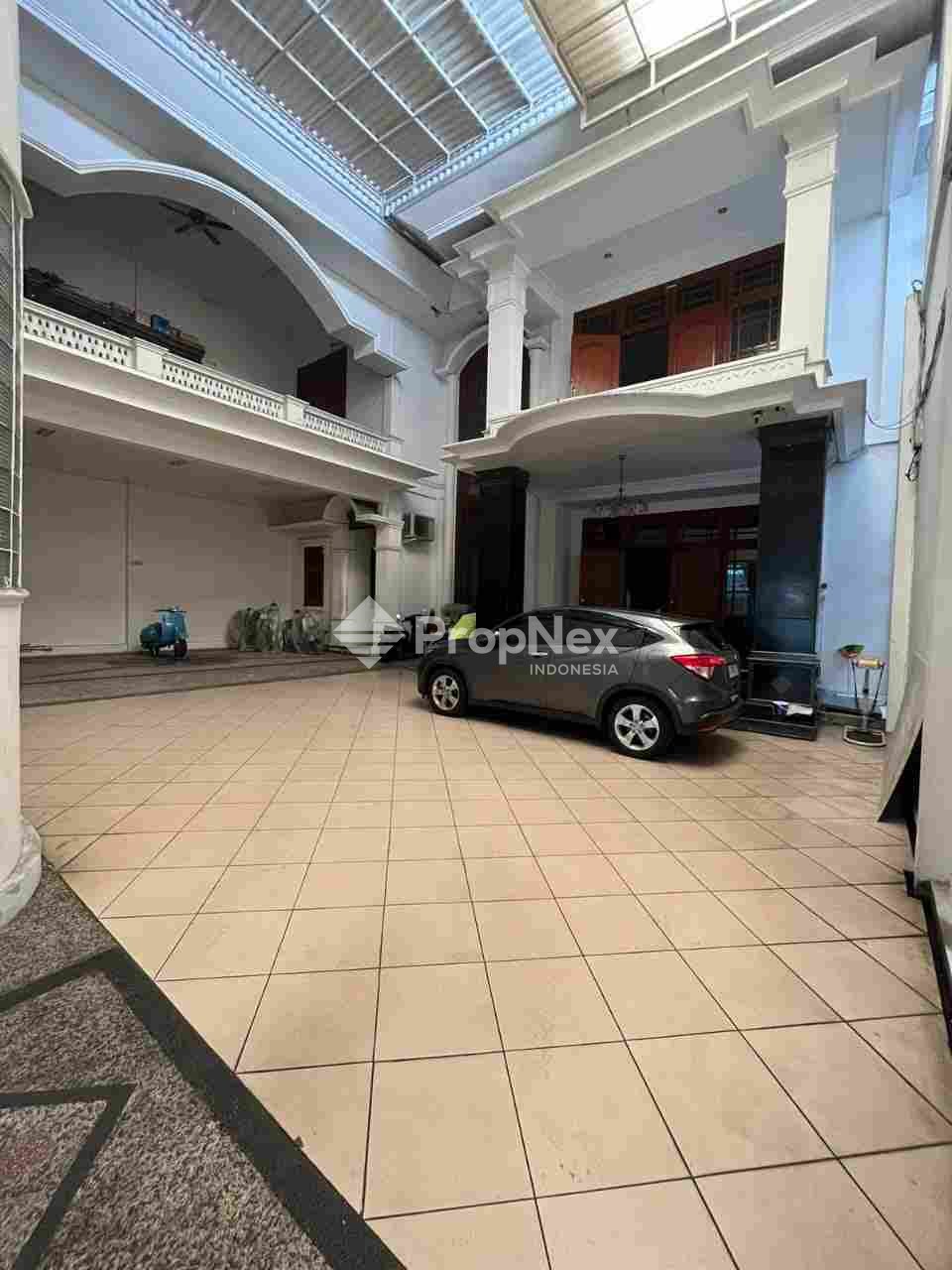 Rumah Tengah Kota Surabaya — foto 5