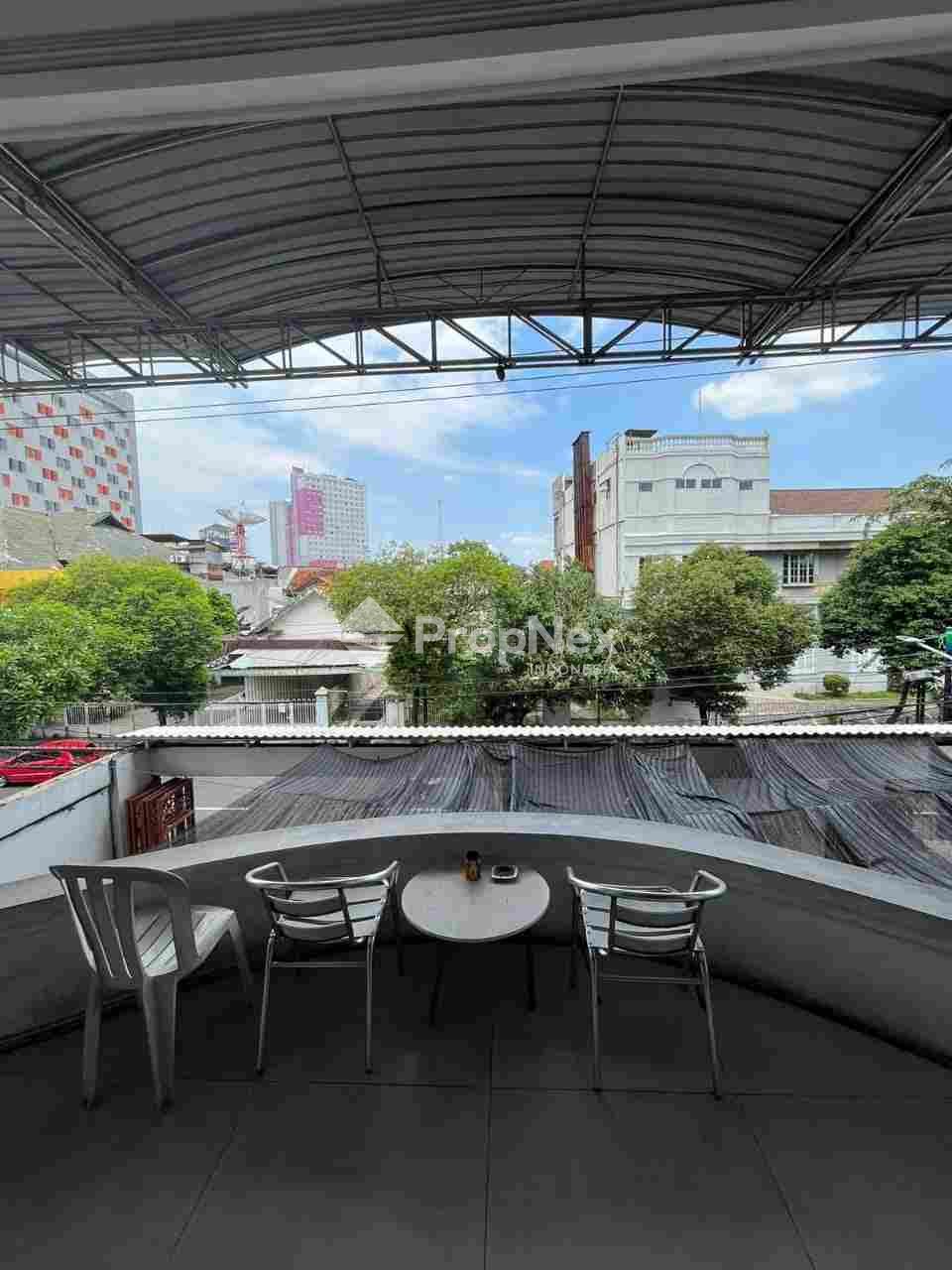 Rumah Tengah Kota Surabaya — foto 8