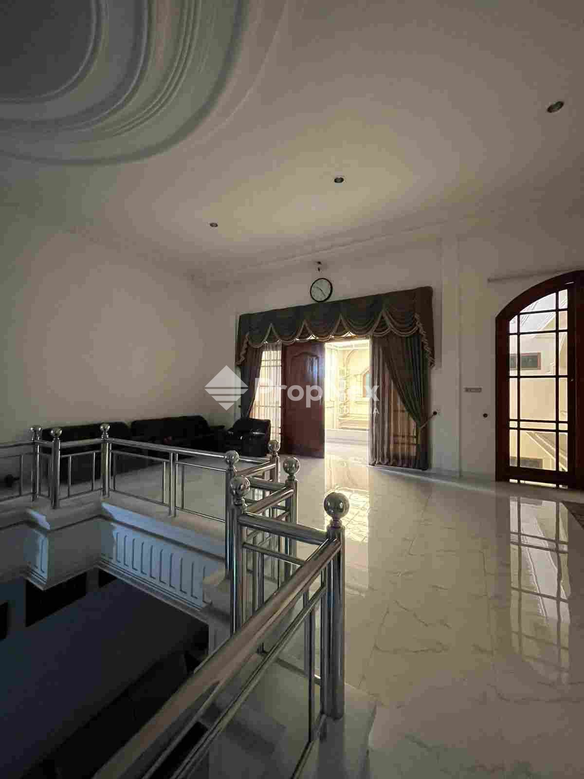 Rumah Tengah Kota Surabaya — foto 10
