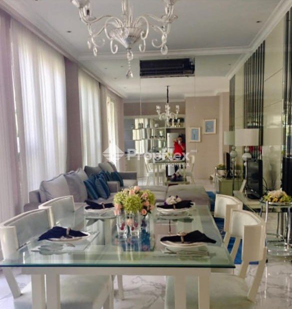 Rumah Pakuwon Indah Cluster La Ritz Embassy