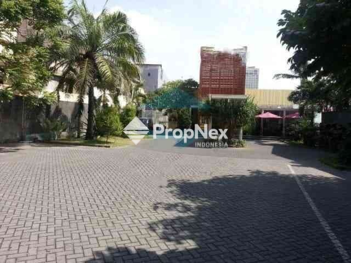 Bangunan Komersial Pusat Kota Surabaya — foto 2