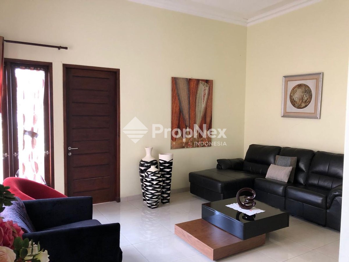 Rumah siap huni Mewah Malang — foto 2