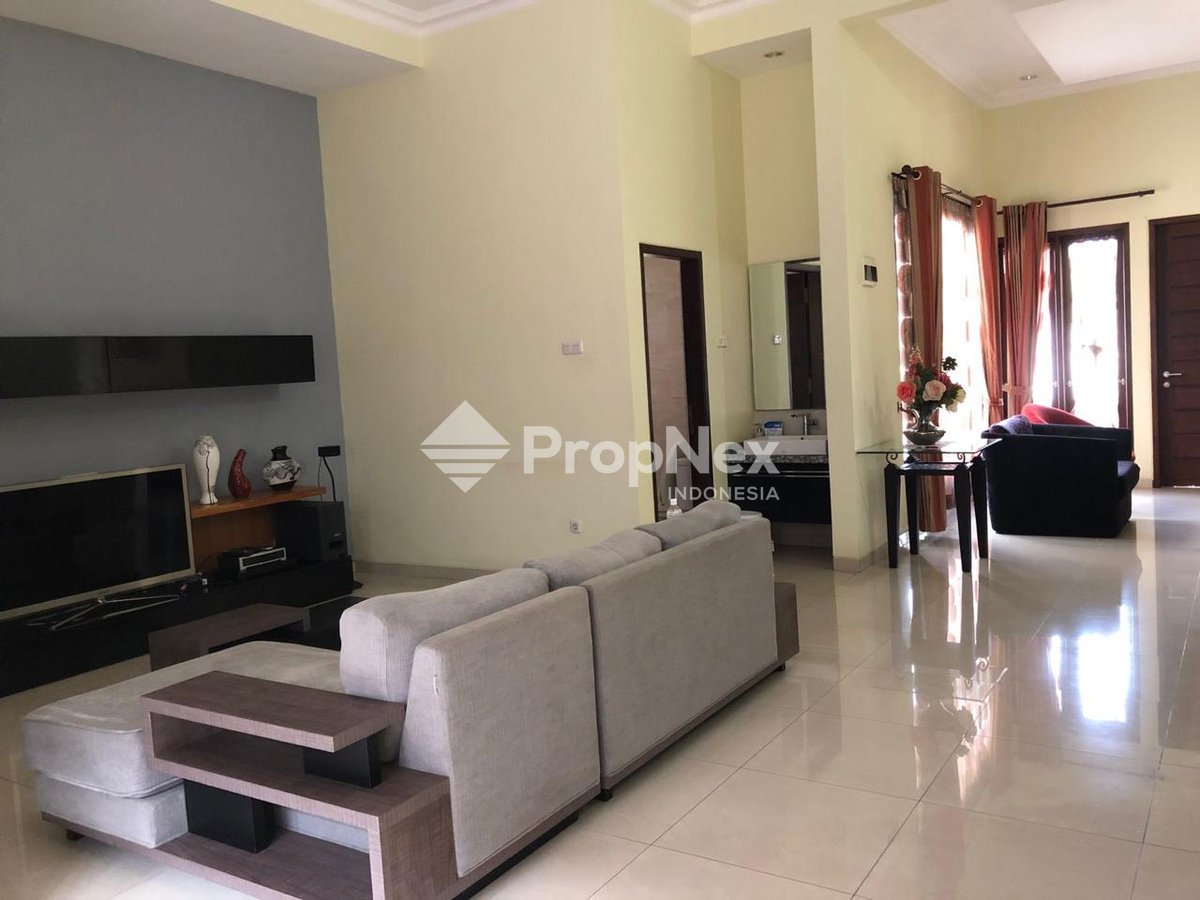 Rumah siap huni Mewah Malang — foto 3