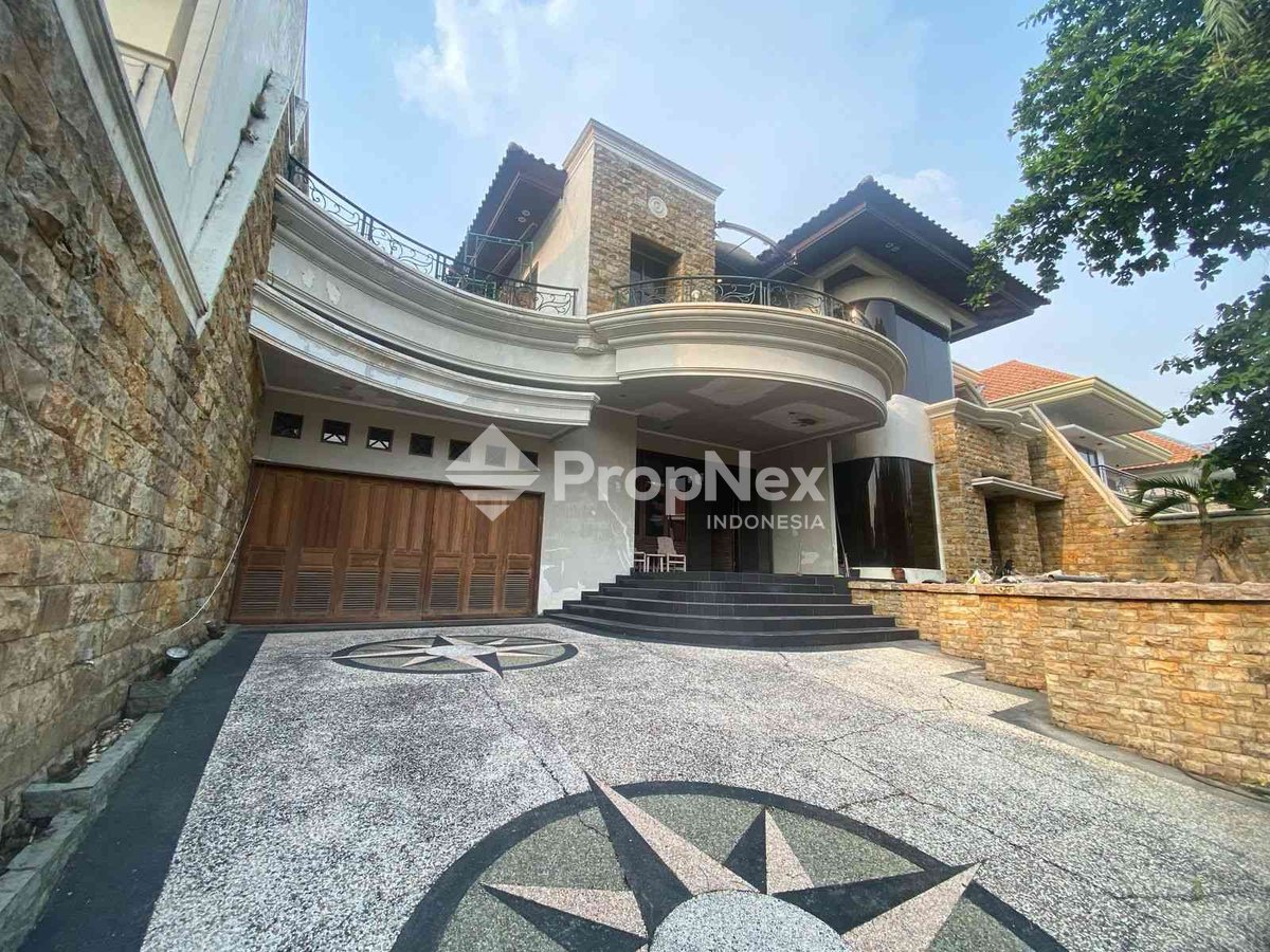 Rumah MEDITERANIA Modern GRAHA FAMILI