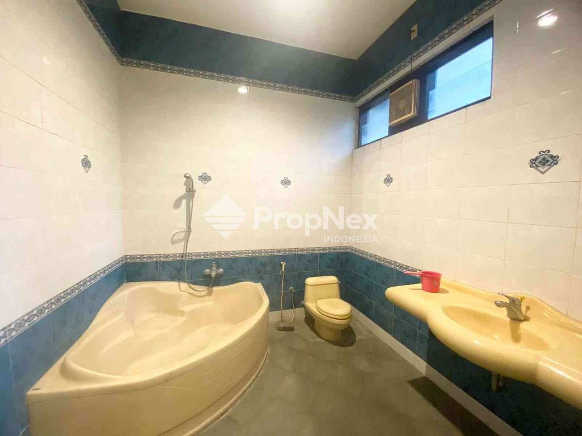 Rumah MEDITERANIA Modern GRAHA FAMILI — foto 5