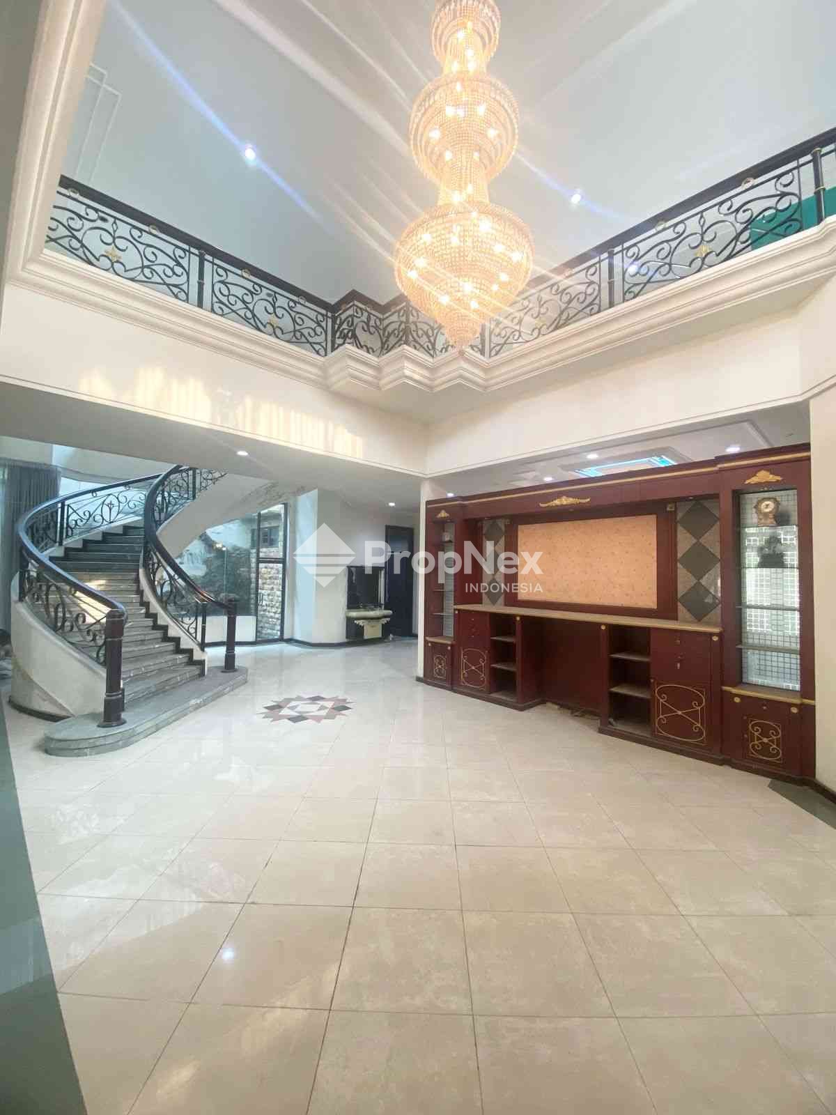 Rumah MEDITERANIA Modern GRAHA FAMILI — foto 8