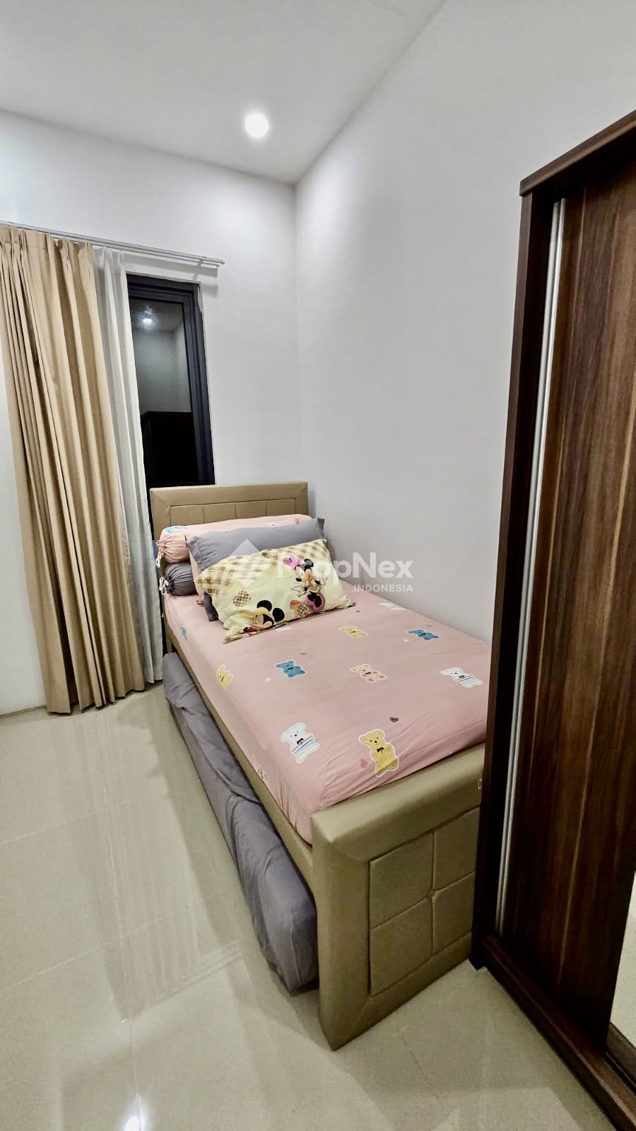 DIJUAL RUMAH ROYAL RESIDENCE OAKWOOD 2LT FURNISH BAGUS — foto 2