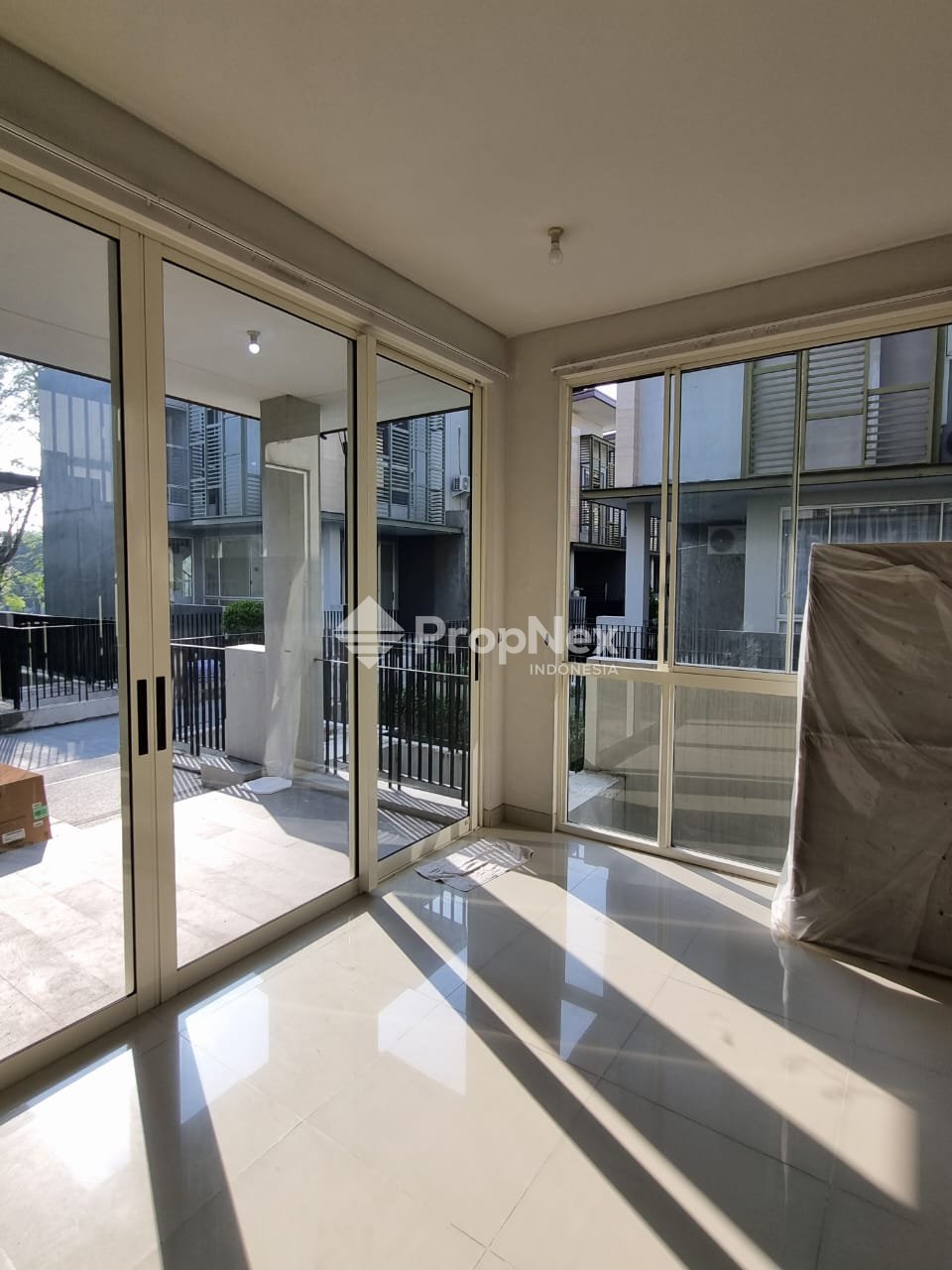 Disewakan Rumah WBM Wiyung Semi Furnished