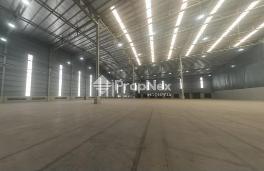 Gudang High Spec Food Grade Dengan Lantai Loading Dock Dengan Leveler