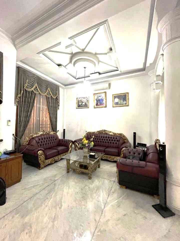 rumah mewah FULL MARMER area komersial Surabaya Pusat — foto 8
