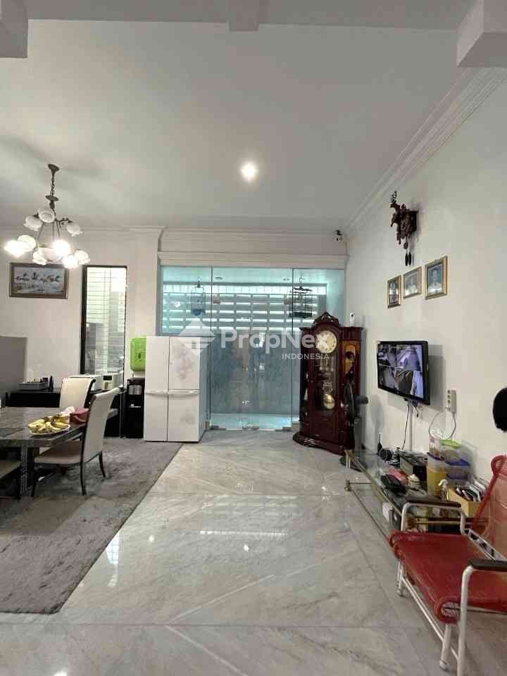 rumah mewah FULL MARMER area komersial Surabaya Pusat — foto 9